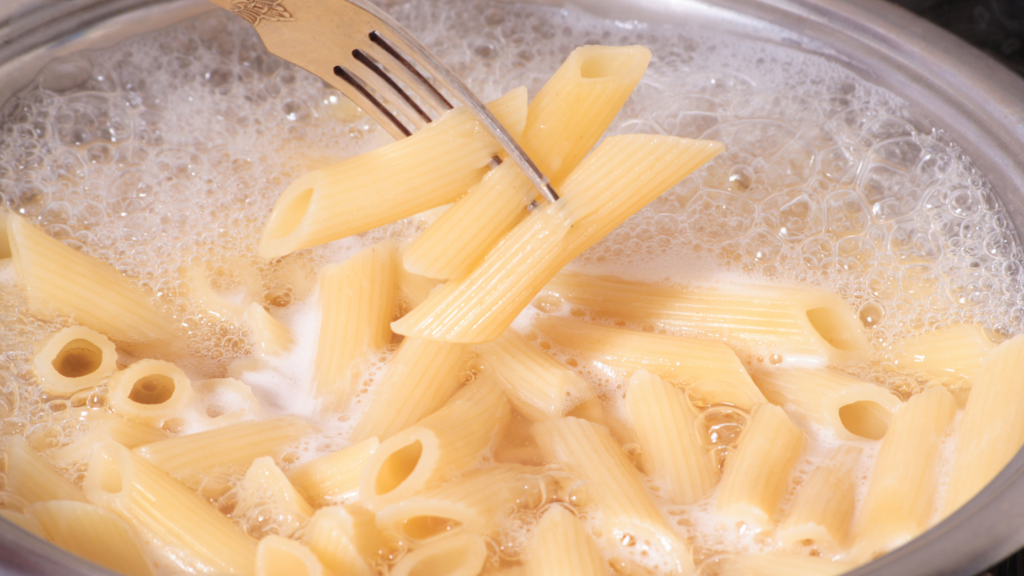 penne rigate per pasta fredda coi gamberetti