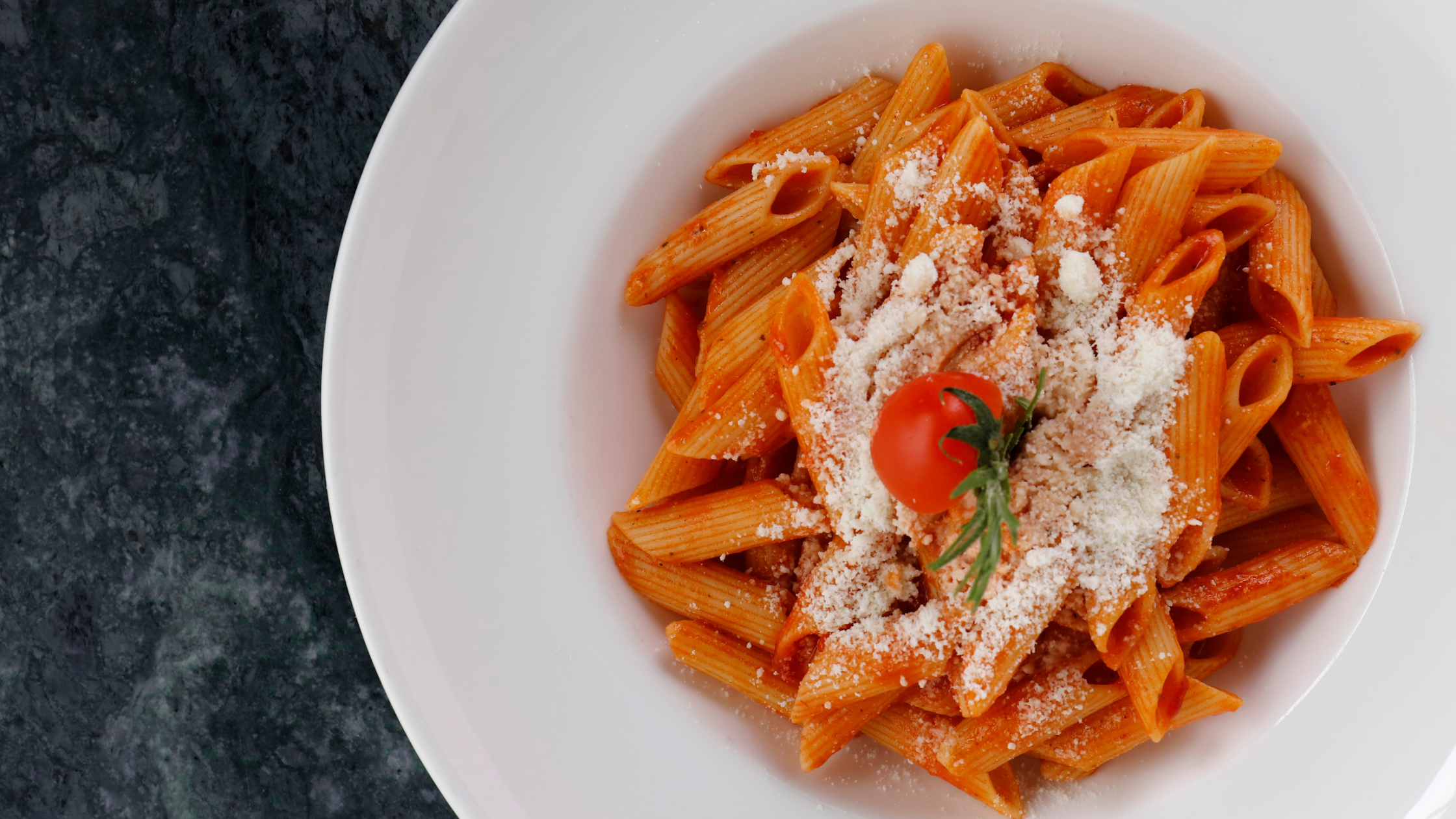 pasta pomodoro e ricotta salata